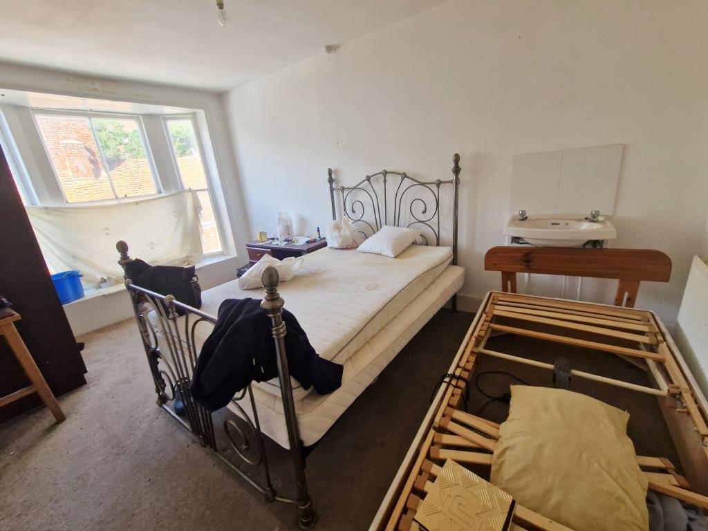 Lot: 126 - FORMER PUB WITH POTENTIAL - Bedroom